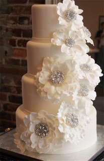 breathtaking-white-wedding-cake.jpg